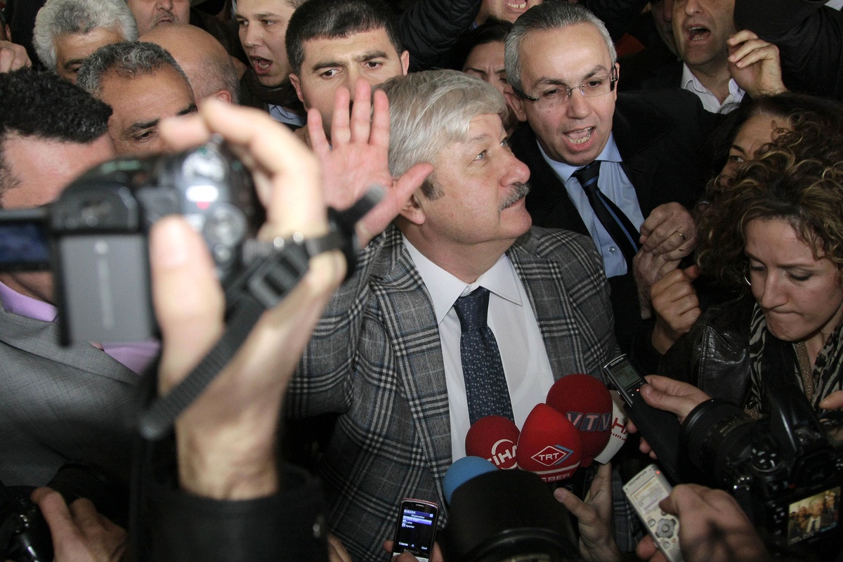 Büyükşehir Belediye Başkanı Akaydın İfade Veriyor