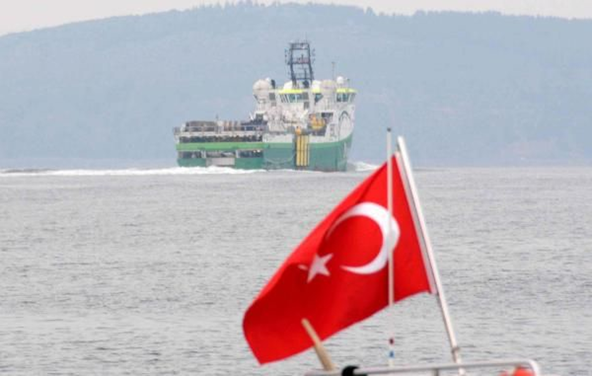 Çanakkale Türkiye\'nin Yeni Sismik Gemisi Boğazdan Geçti