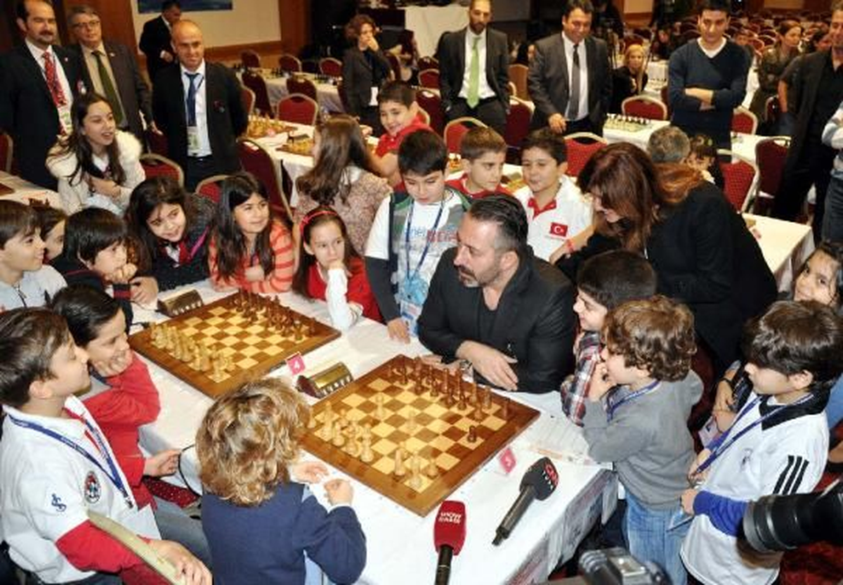 Cem Yılmaz\'ı Mat Eden Çocuk