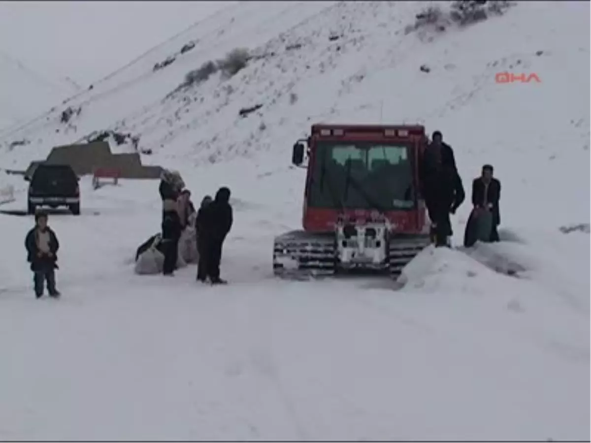 Erzurum Öğrenciler Evlerine Karüstü Araçla Gitti Öğrenciler Evlerine Karüstü Araçla Gitti