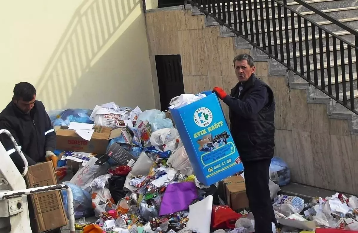 Geri Dönüşümle 100 Bin Ağaç Kurtarıldı