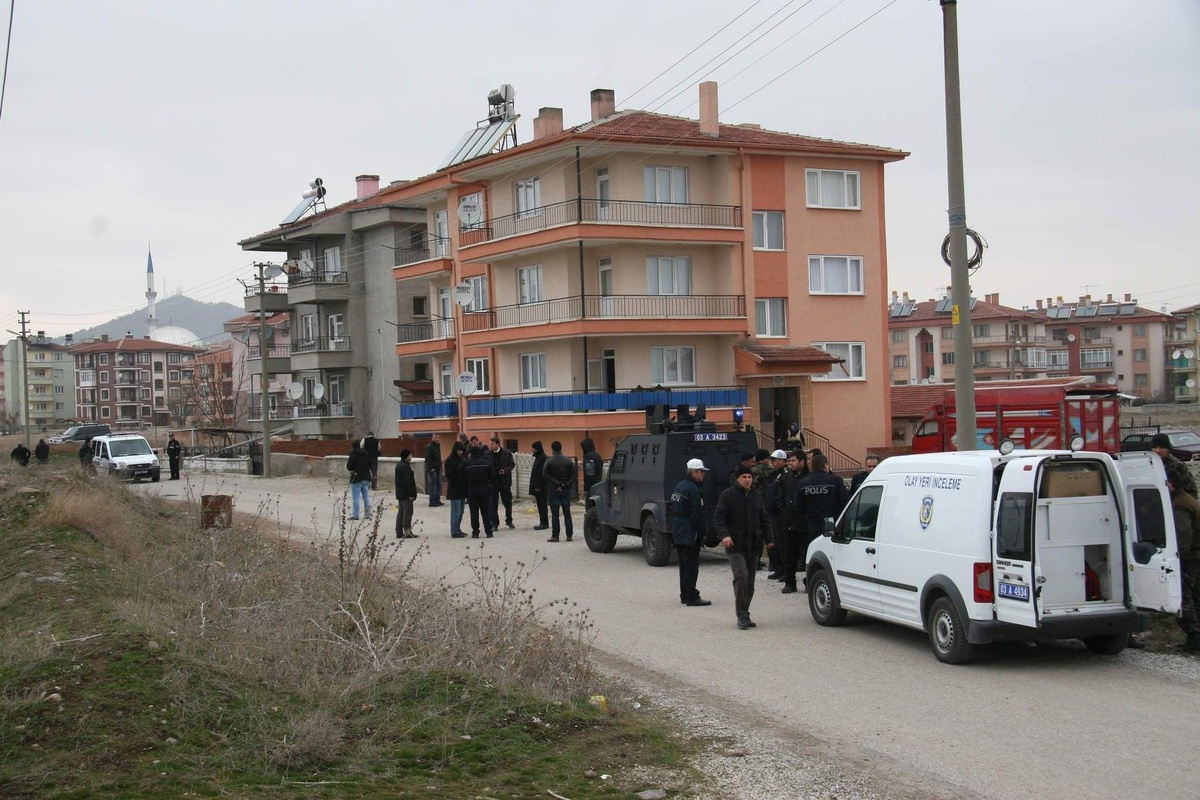Hacize Gelen Avukatlara Silahla Karşılık