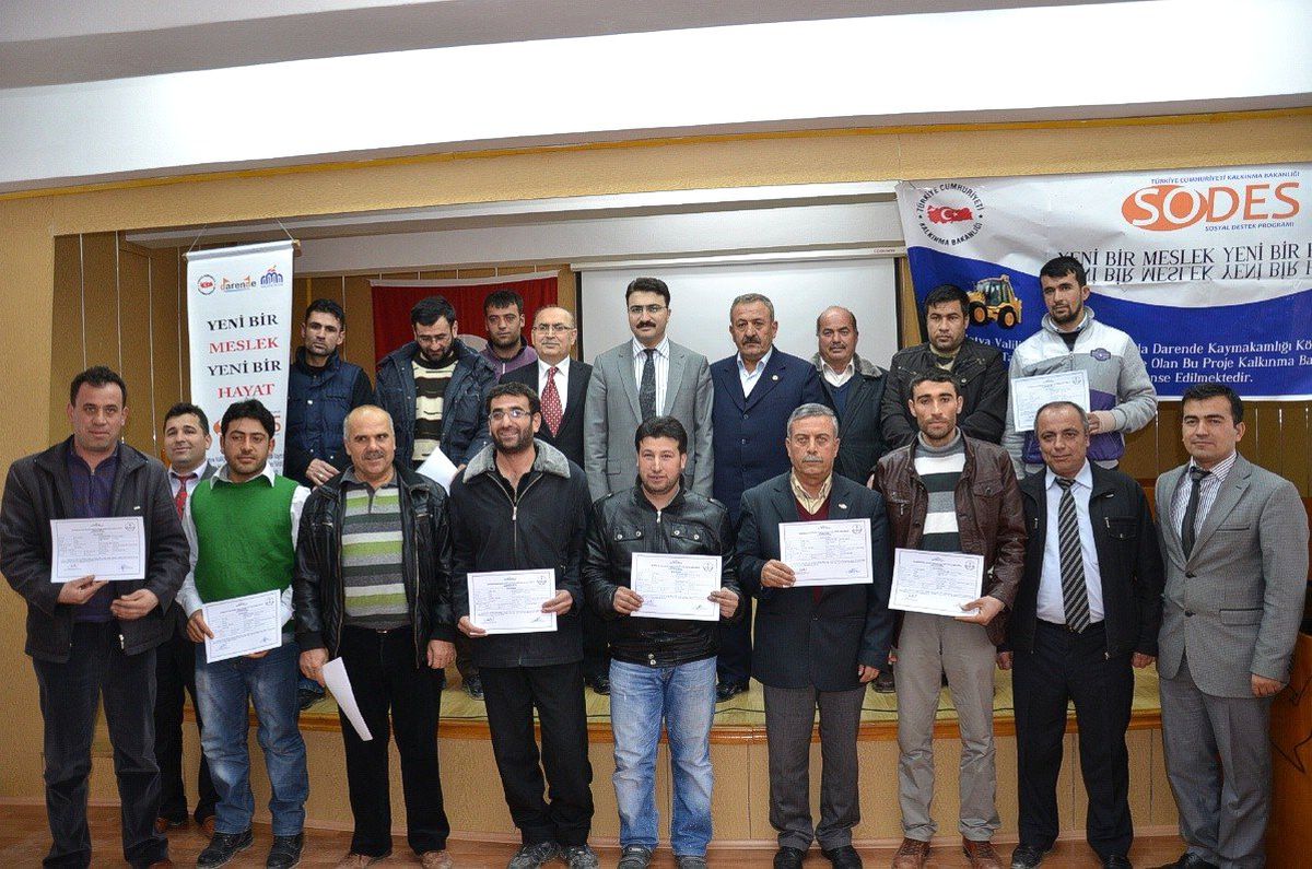 İş Makinesi Operatörlüğü Kursiyerlerine Sertifikaları Verildi
