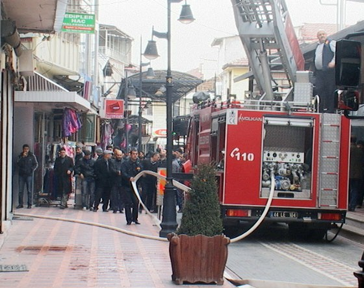 İş Yerinde Çıkan Yangın Korkuttu