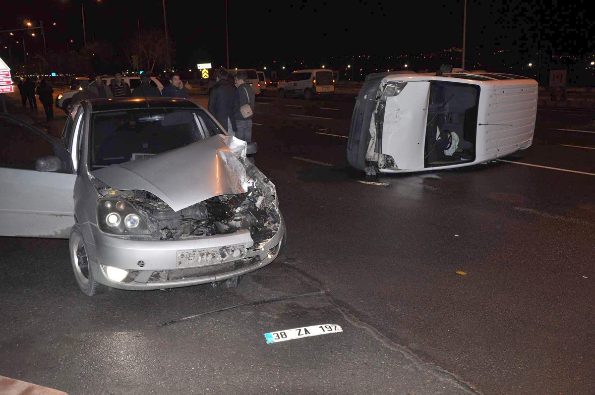 Kazaya Karışan Oğluna Fırça Attı