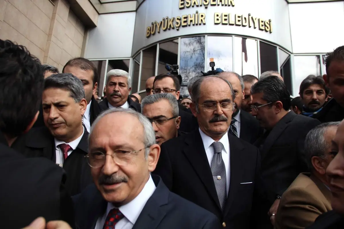 Kılıçdaroğlu Büyükerşen\'e Destek İçin Eskişehir\'de