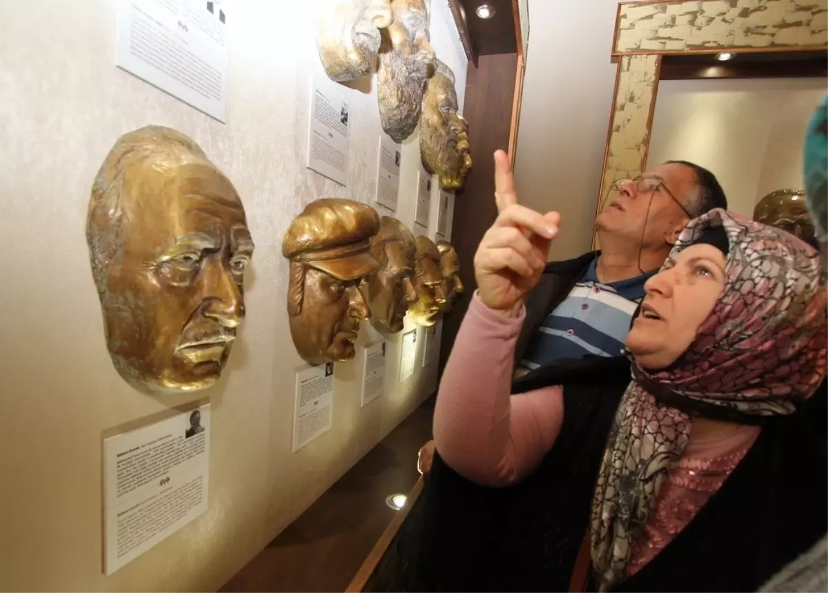 Konak Belediyesi Yaşlıları Hayata Katıyor