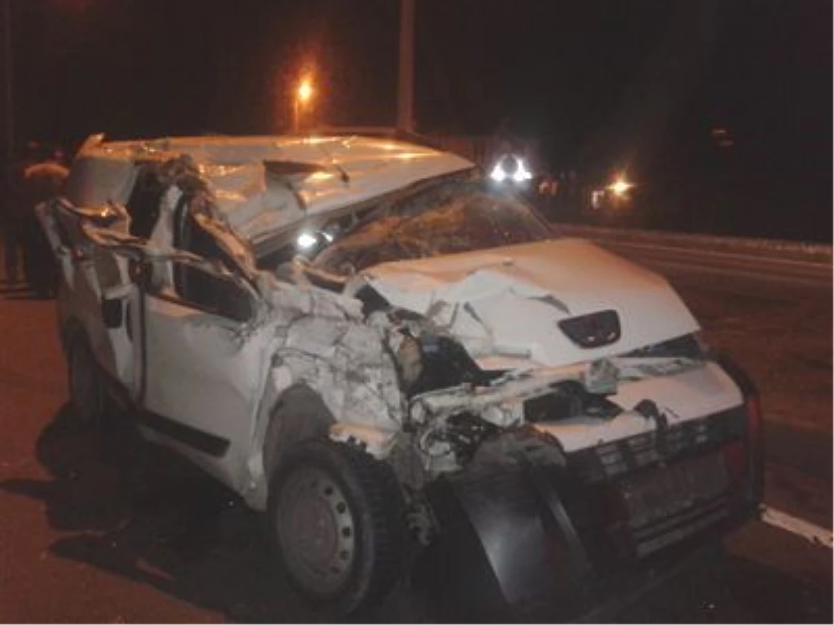 Manisa\'da Trafik Kazası: 1 Ölü, 17 Yaralı