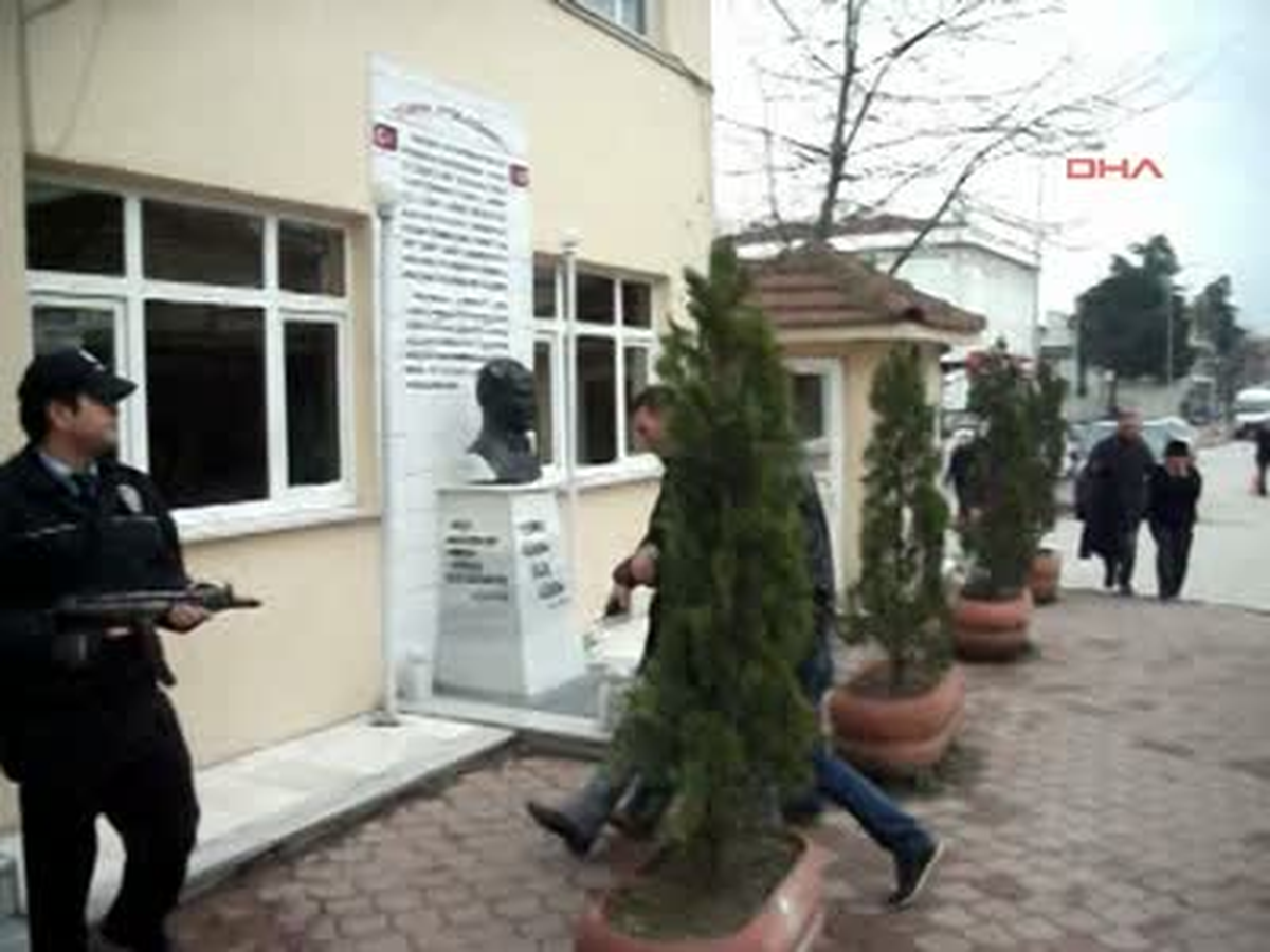 Sakarya Emeklileri Yardım Etme Bahanesiyle Dolandıran Baba ile Oğlu Yakalandı