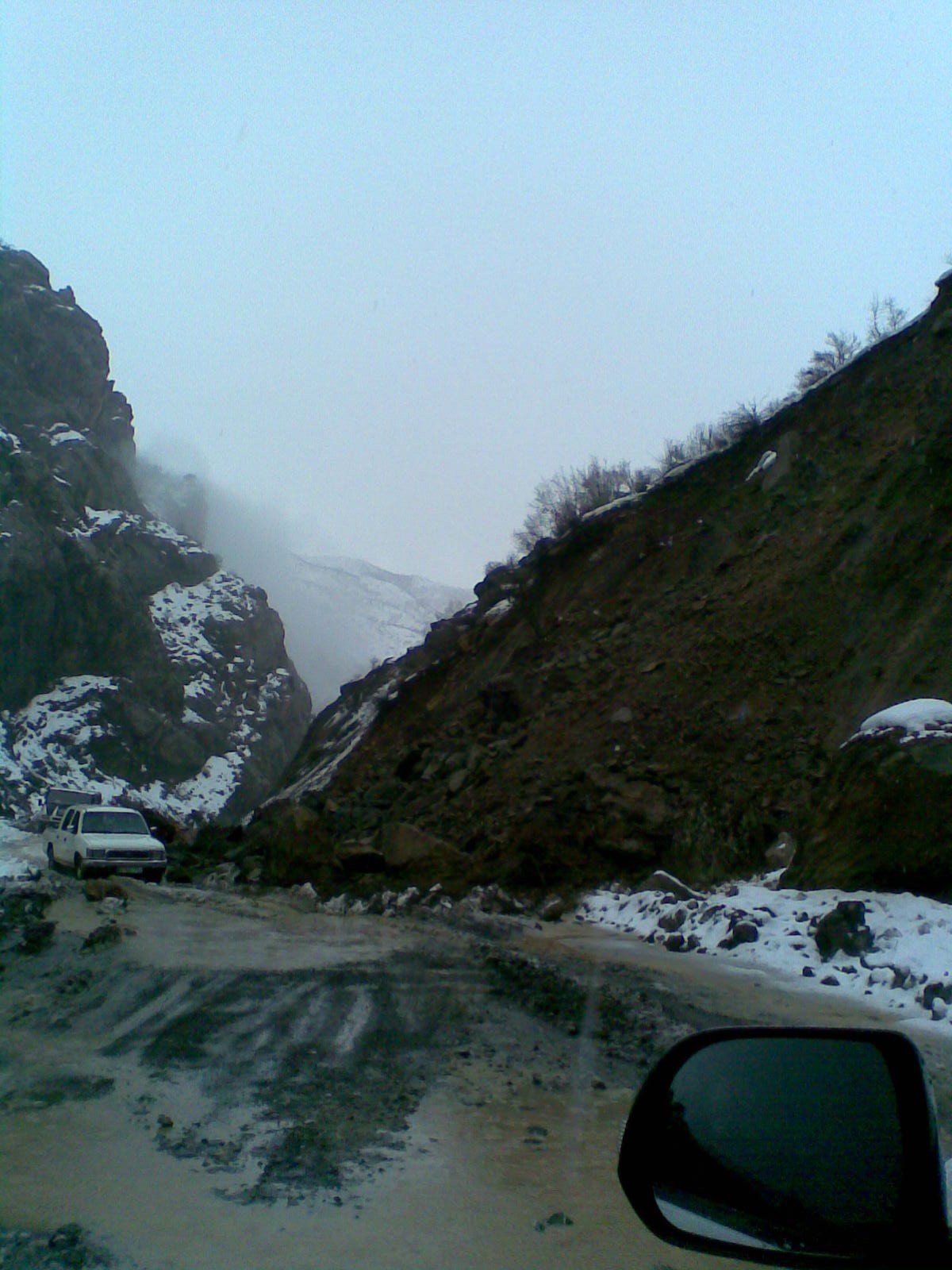 Şemdinli\'de Yollar Kapandı