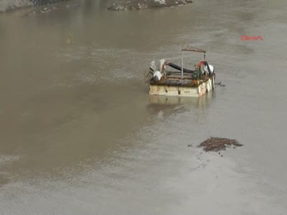 Silopi Sel Suları Silopi\'de Kömür Ocağını Yuttu Sel Suları Silopi\'de Kömür Ocağını Yuttu