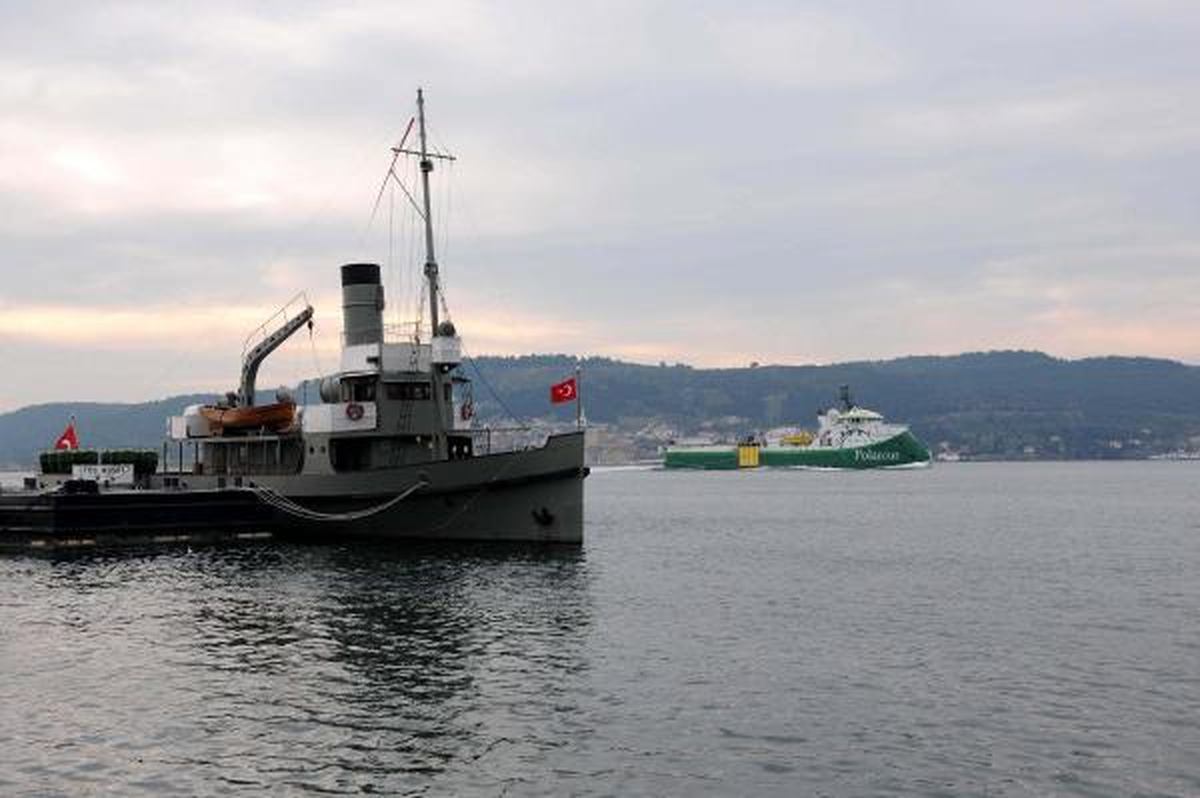 Türkiye\'nin Yeni Sismik Gemisi Çanakkale Boğazı\'ndan Geçti