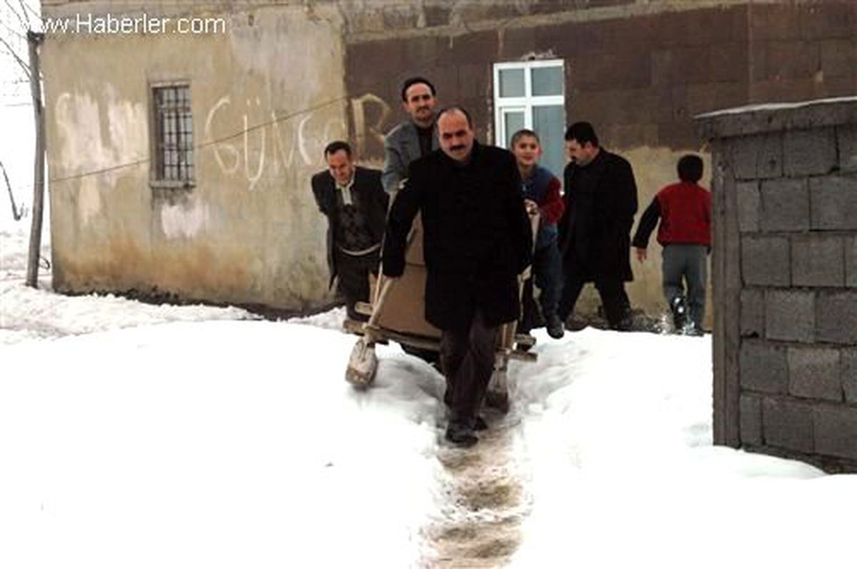 Tütünler Kızaklarla Taşınıyor