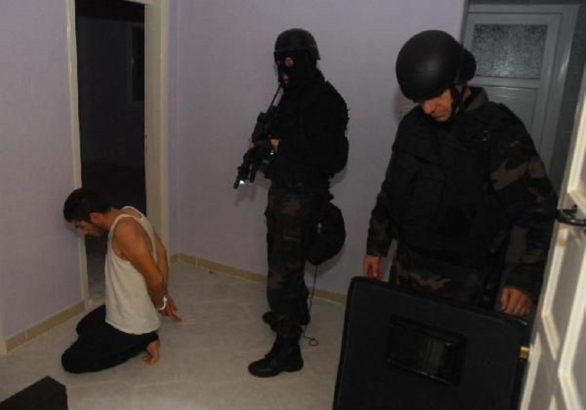 Zehir Tacirlerine Nefes Kesen Baskın Zehir Tacirlerine Nefes Kesen Baskın