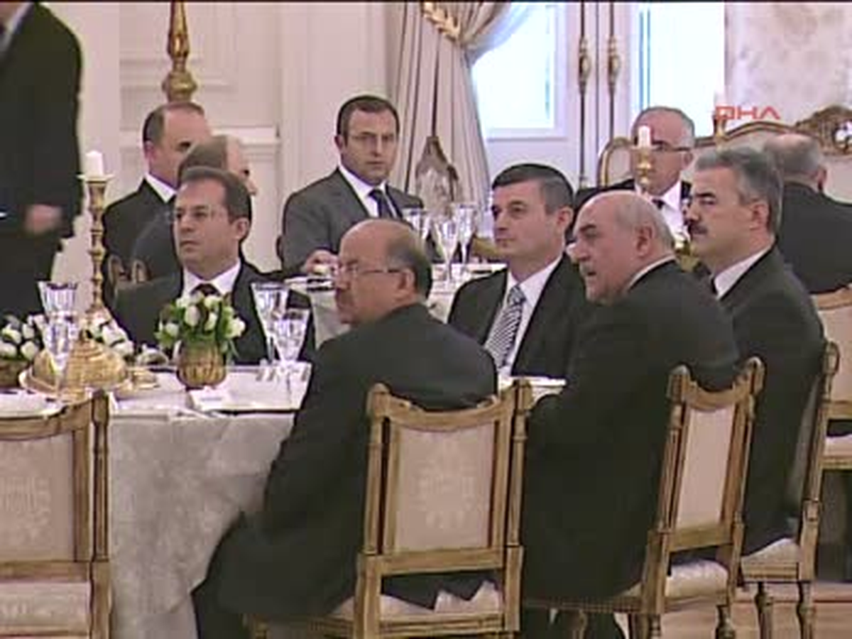 2cumhurbaşkanı Gül : Valilerimiz, Devletin Vatandaşa Uzanan Şefkat Elidir