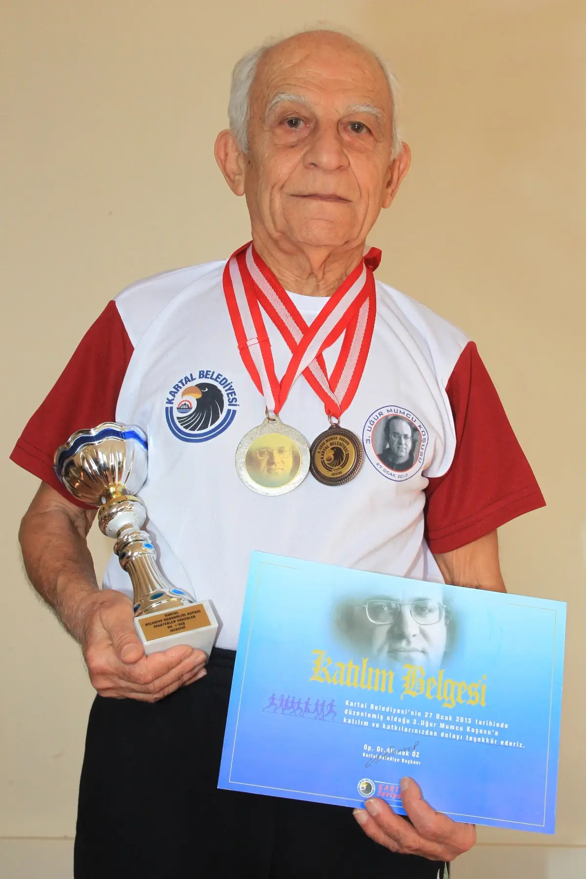 85 Yaşındaki Erdoğan Amca \'Uğur Mumcu\' İçin Koştu