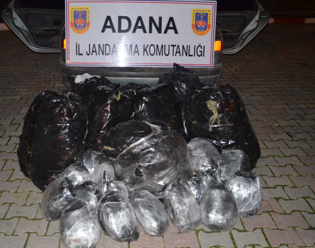 Adana\'da 96 Kilogram Esrar ve 600 Kilogram Kaçak Tütün Ele Geçirildi