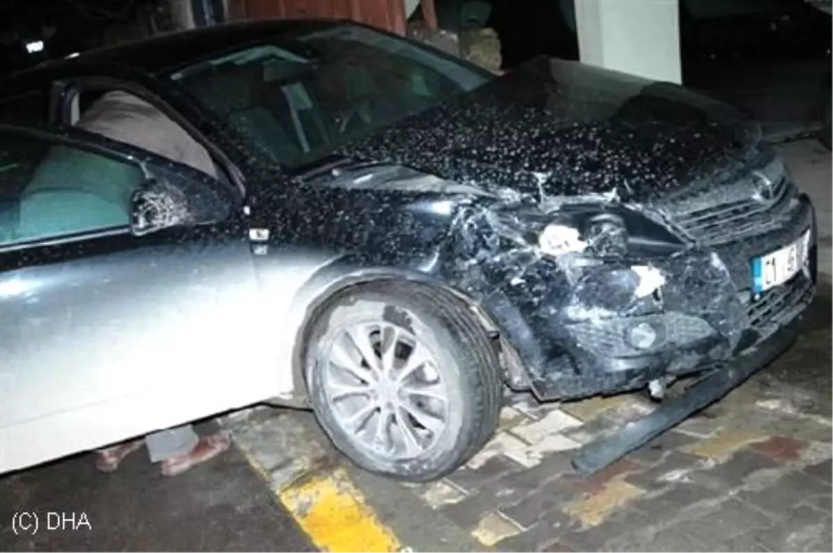 Adıyaman'da Minibüs Markete Girdi