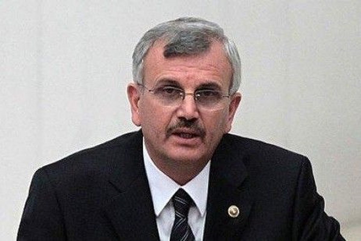 AK Parti\'li Erdöl, Başkanlıktan İstifa Etti