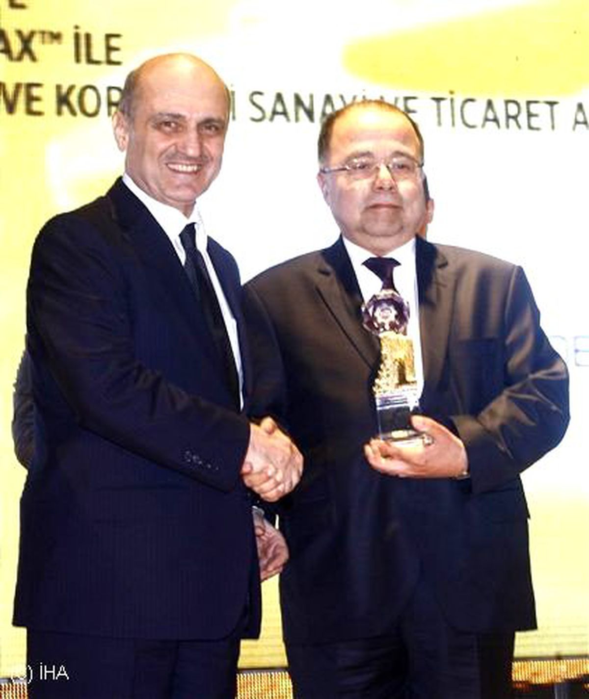 Bakan Bayraktar: 'Enerji Kaybını Yüzde 16 Azaltmayı Hedefliyoruz'