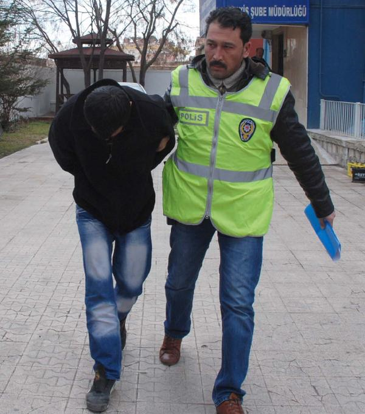 Balkonlara Tırmanarak Evlere Giren Şüpheli Yakalandı