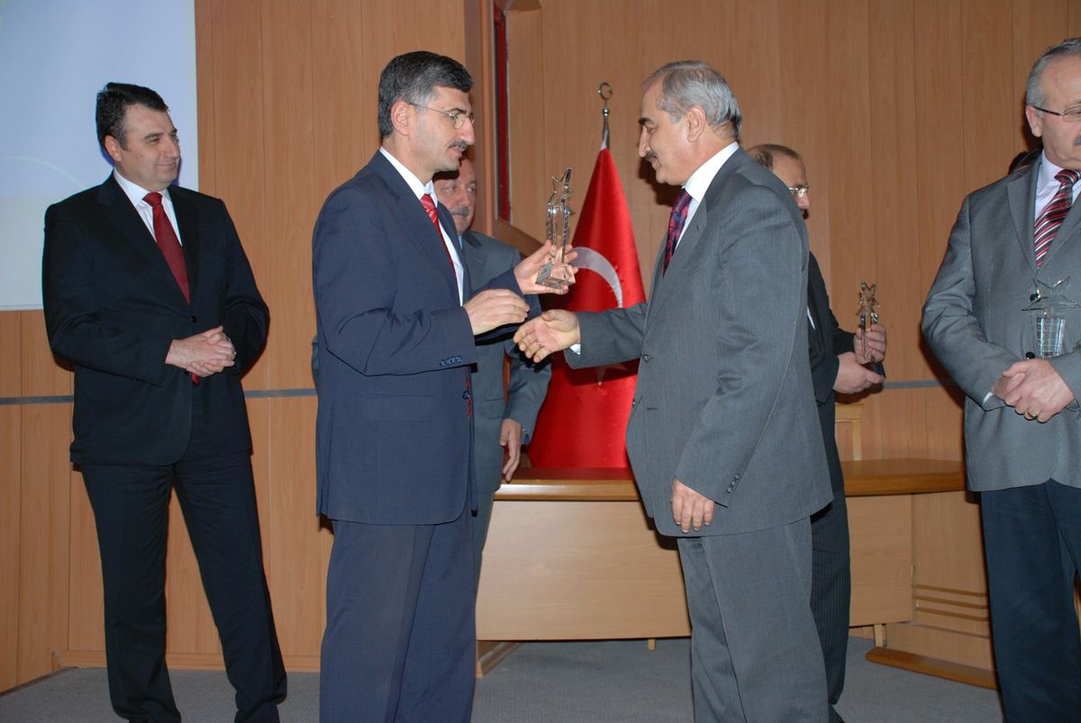 Başkan Şahin\'e Kalite Ödülü