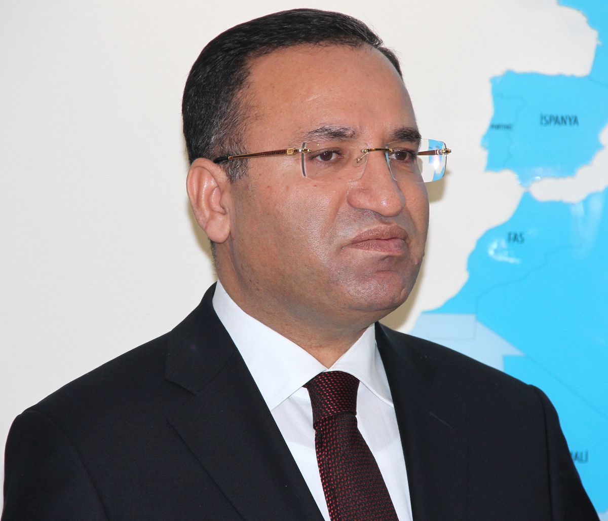 "AK Parti Yeni Anayasadan Vazgeçmeyecek"