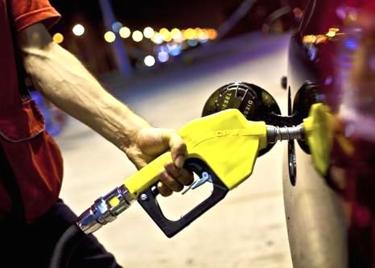 Benzine Yılın İkinci Zammı Geldi