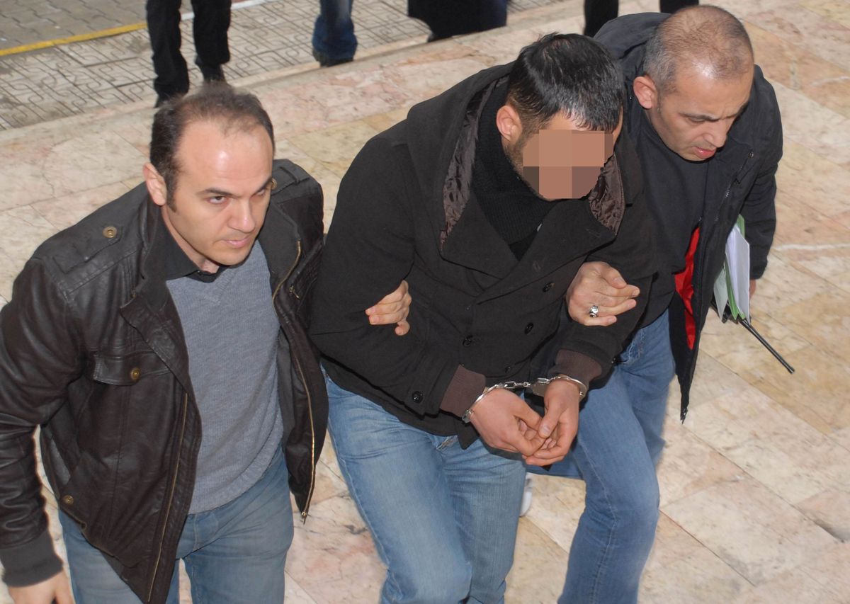 Borç İstediği Kişinin 3 Bin Lirasını Gasp Etti