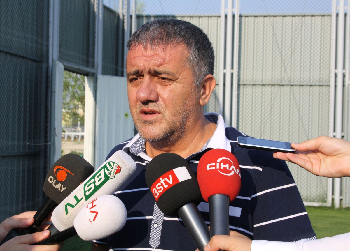 Bursaspor\'un İdare Menajeri Adil Cenkçiler İstifa Etti
