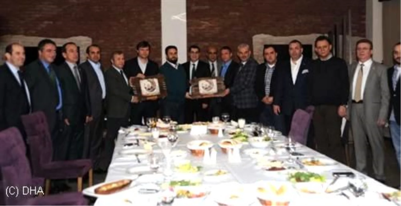 Bursaspor Yönetimi Sağlam\'a Veda Yemeği Verdi