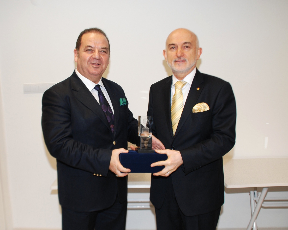 Çarşamba Tso\'dan Meclis Üyelerine Plaket