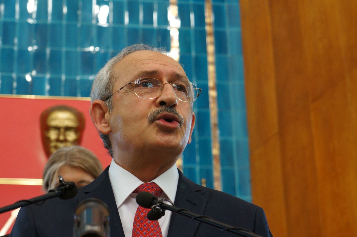 "CHP\'yi Anlamak İçin Zeka ve Ahlak Lazım"
