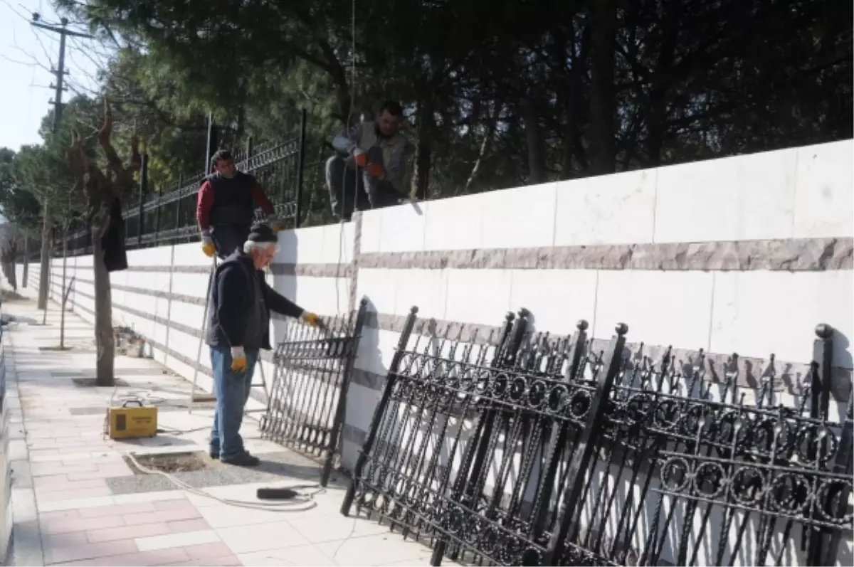 Duvar Yenilemeleri Devam Ediyor