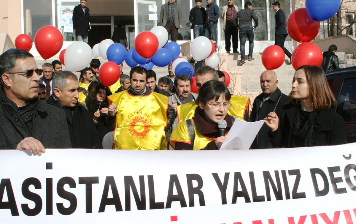 Eğitim-Sen Yyü Temsilciliğinden İTÜ\'lü Asistanlara Balonlu Destek