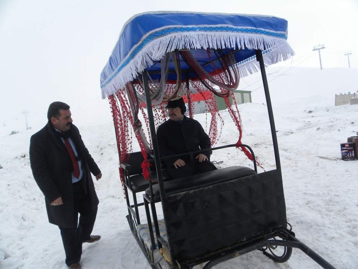 Erciyes Kayak Merkezi\'nde Atlı Kızak Turları