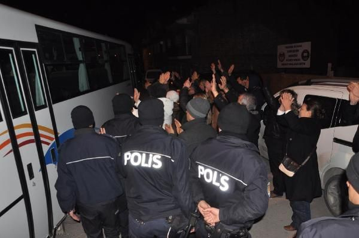Eskişehir\'deki Büyükşehir Belediyesi Operasyonunda 5 Tutuklama (2)