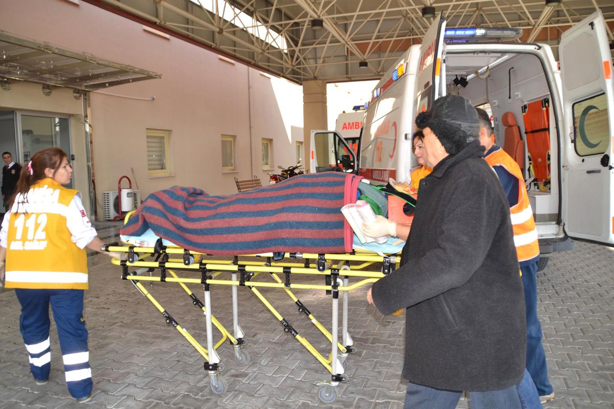Evinin Çatısından Düşen Yaşlı Kadın Yaralandı