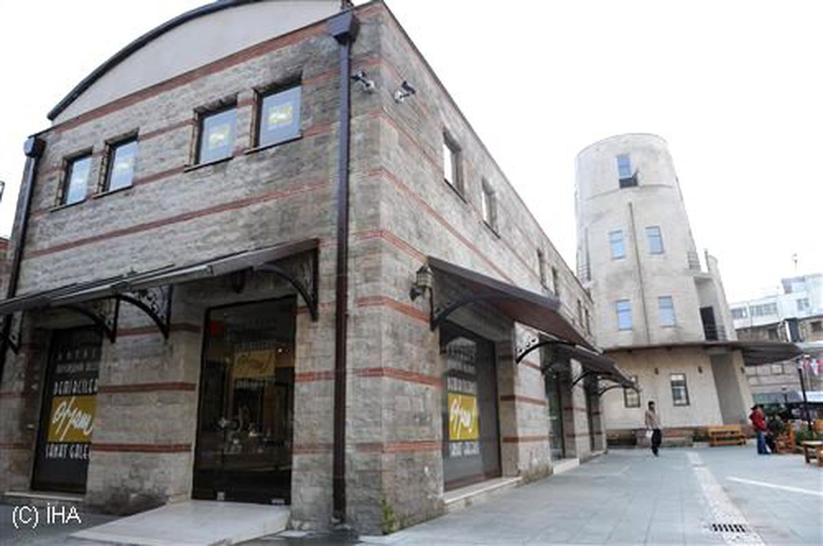 Fikret Otyam Sanat Galerisi\'ne Yoğun İlgi
