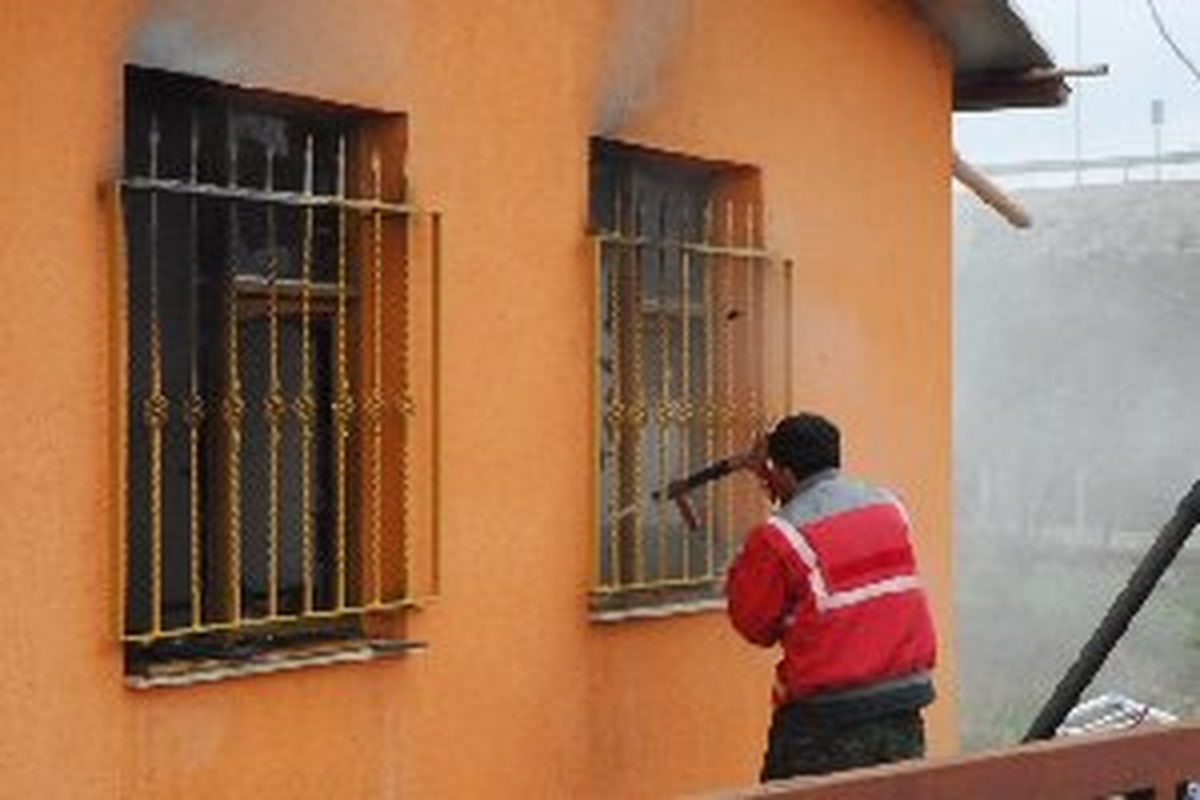 Foça\'da Prefabrik Konutlarda Yangın