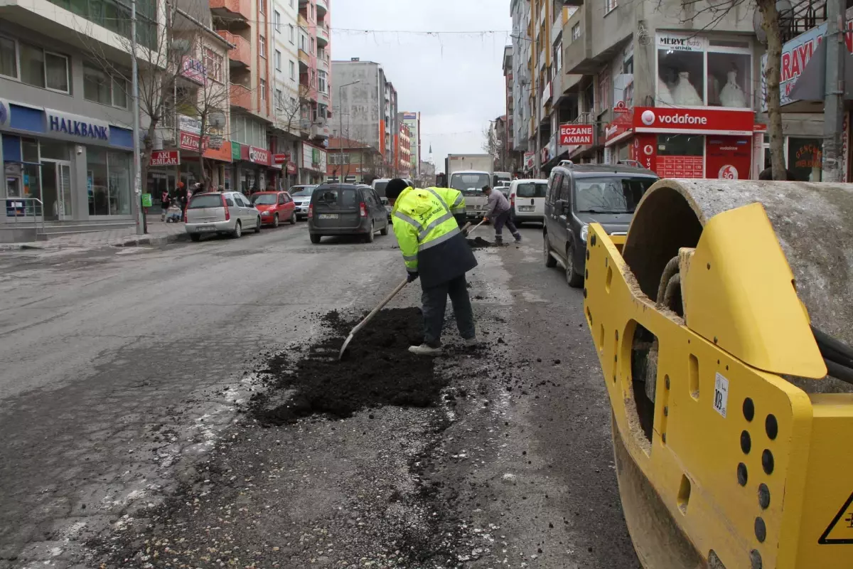 Kapaklı\'da Asfalt Onarım Çalışmaları Sürüyor
