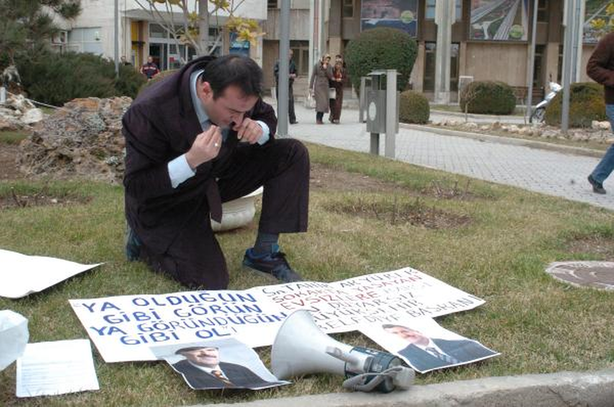 Konya Büyükşehir Belediye Başkanı\'na \'Sözünde Durmama\' Protestosu