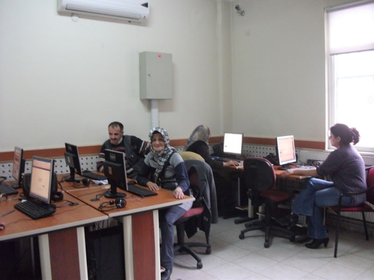 Kuyucaklıları Bilgisayar Kullanmayı Öğreniyor