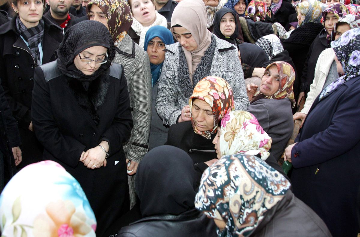 Patlamada Ölen İşçiler Toprağa Veriliyor