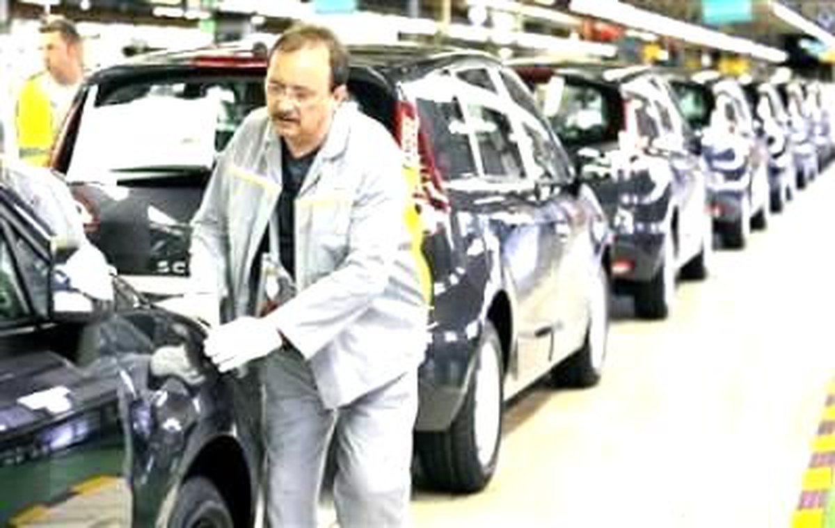 Renault 7.500 Kişinin İşine Son Verecek!