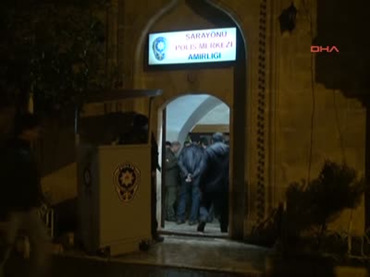 Şanlıurfa\'da Uyuşturucu Operasyonu.11 Gözaltı Şanlıurfa\'da Polis Tarafından Sanayi Sitesinde...