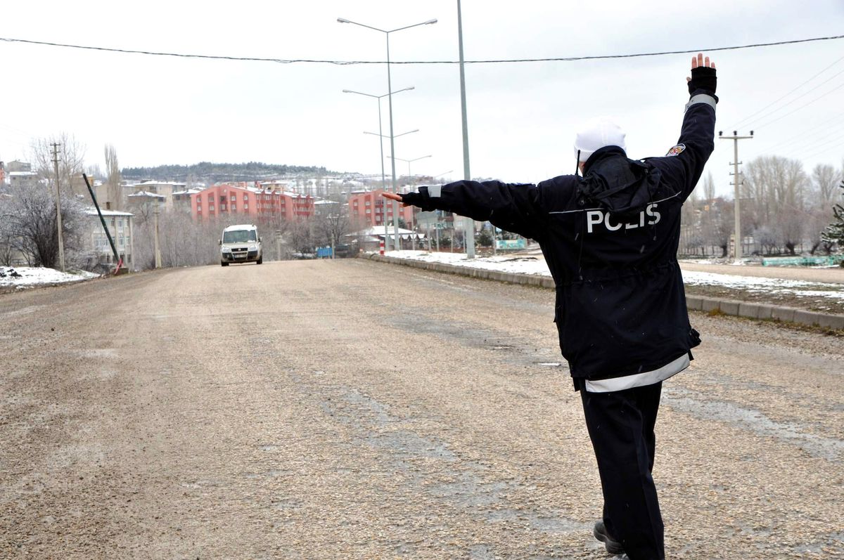 Suşehri\'nde Trafik Ekipleri Zincir Kontrolü Yaptı