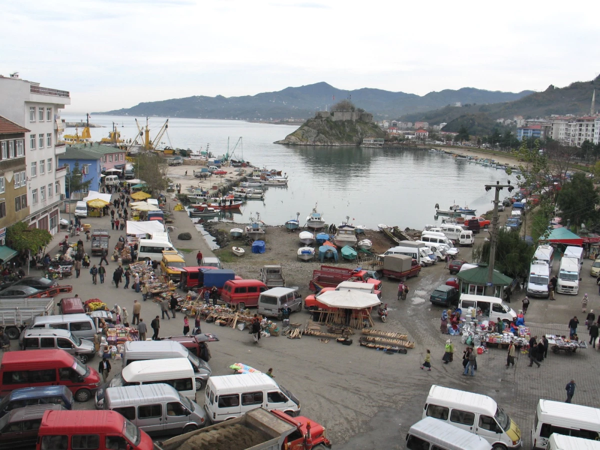 Tirebolu\'da Balıkçı Barınaklarının Bir Bölümünün Limana Çevrilmesi Gündemde