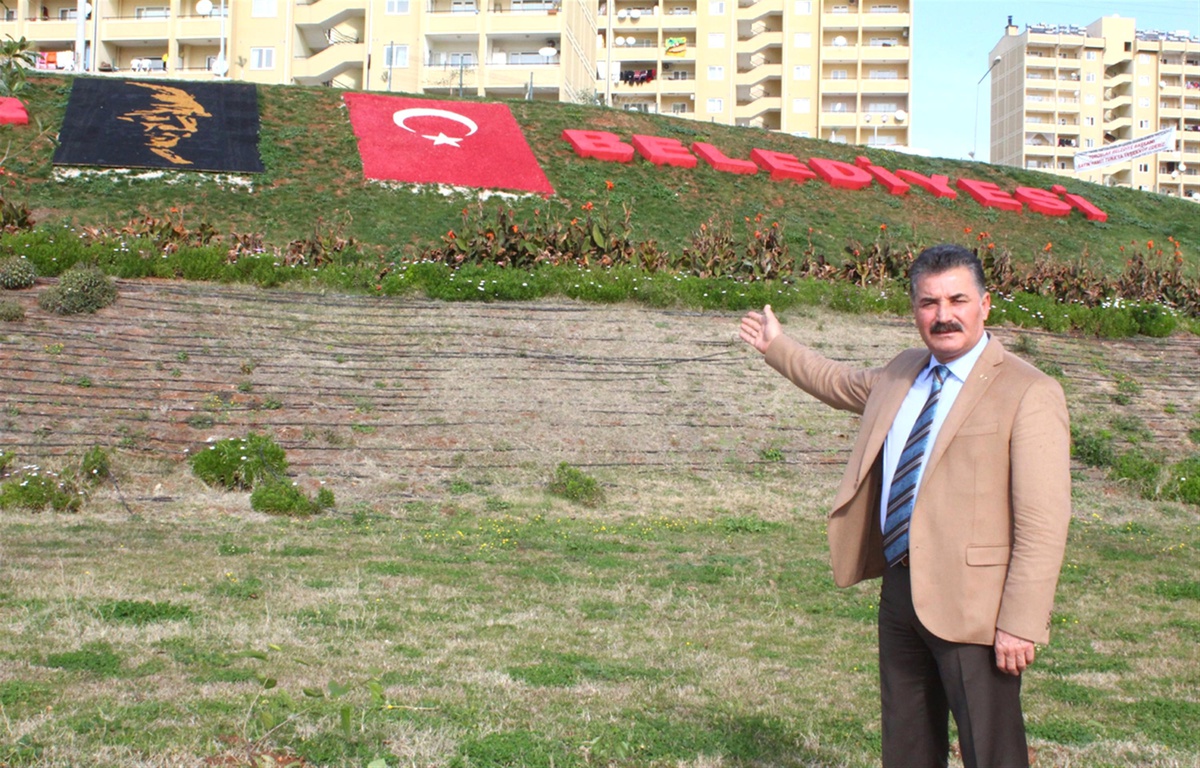 Toroslar, Parklara Atatürk Silueti Yerleştirdi