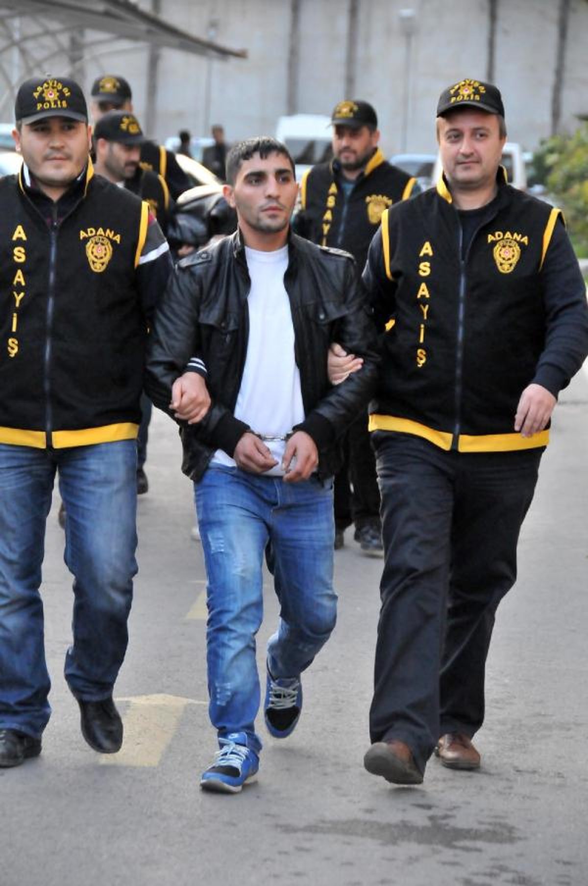 Adana\'dan Çaldıkları Otomobilleri Suriye\'de Satıyorlardı